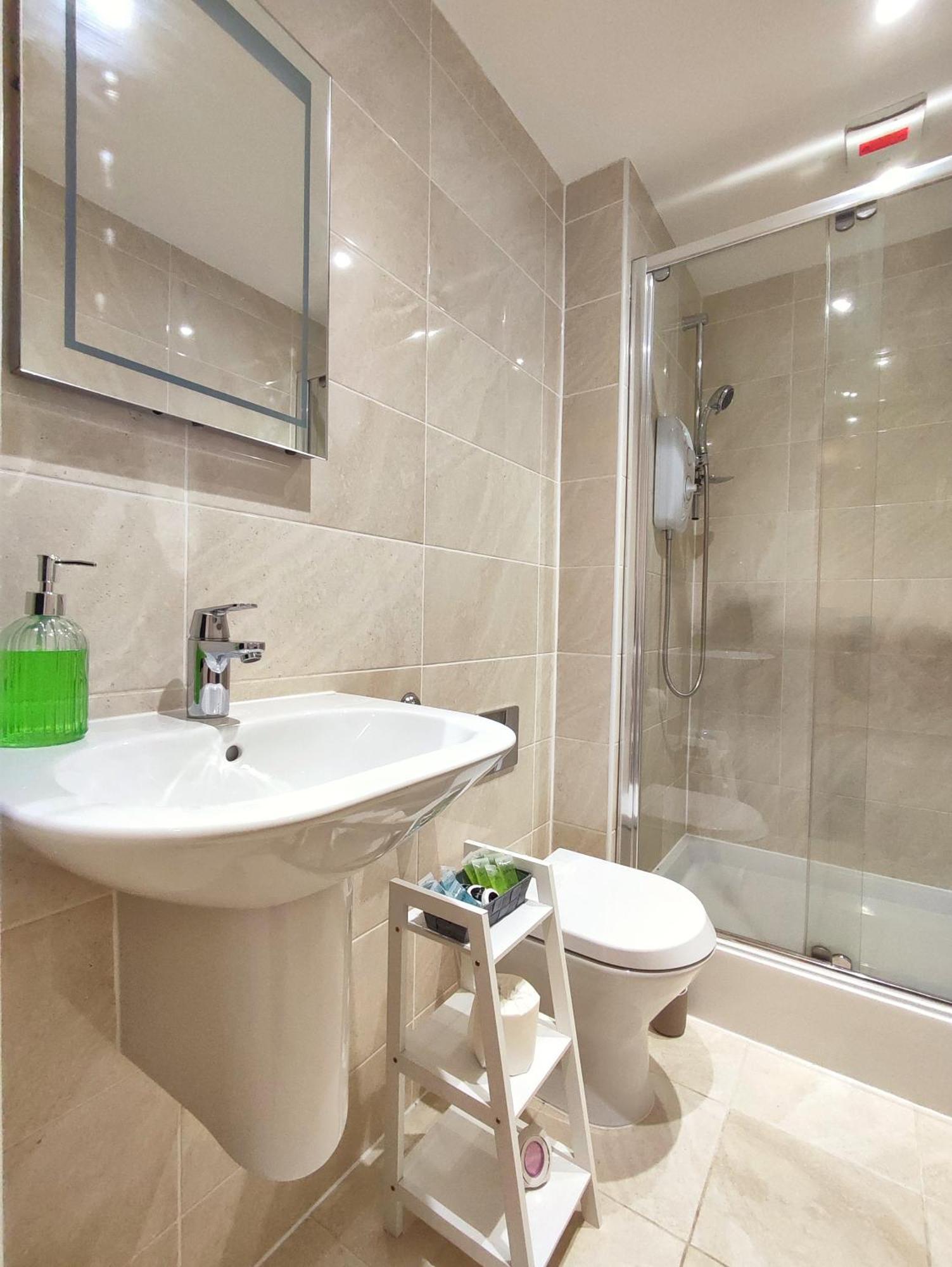 Duplex Apartment In Leeds With King Size Bed - Long Stay Rates Available Zewnętrze zdjęcie